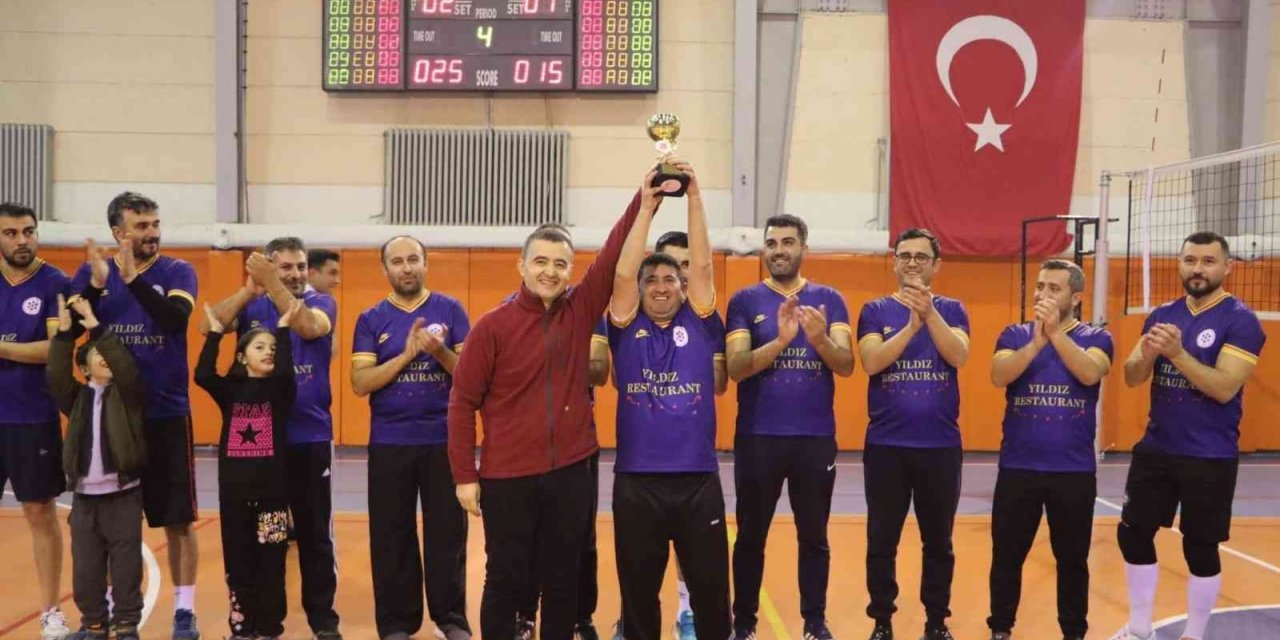 Voleybol turnuvasının kazananı belli oldu