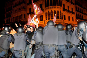 Avrupa'da grevler hayatı felç etti