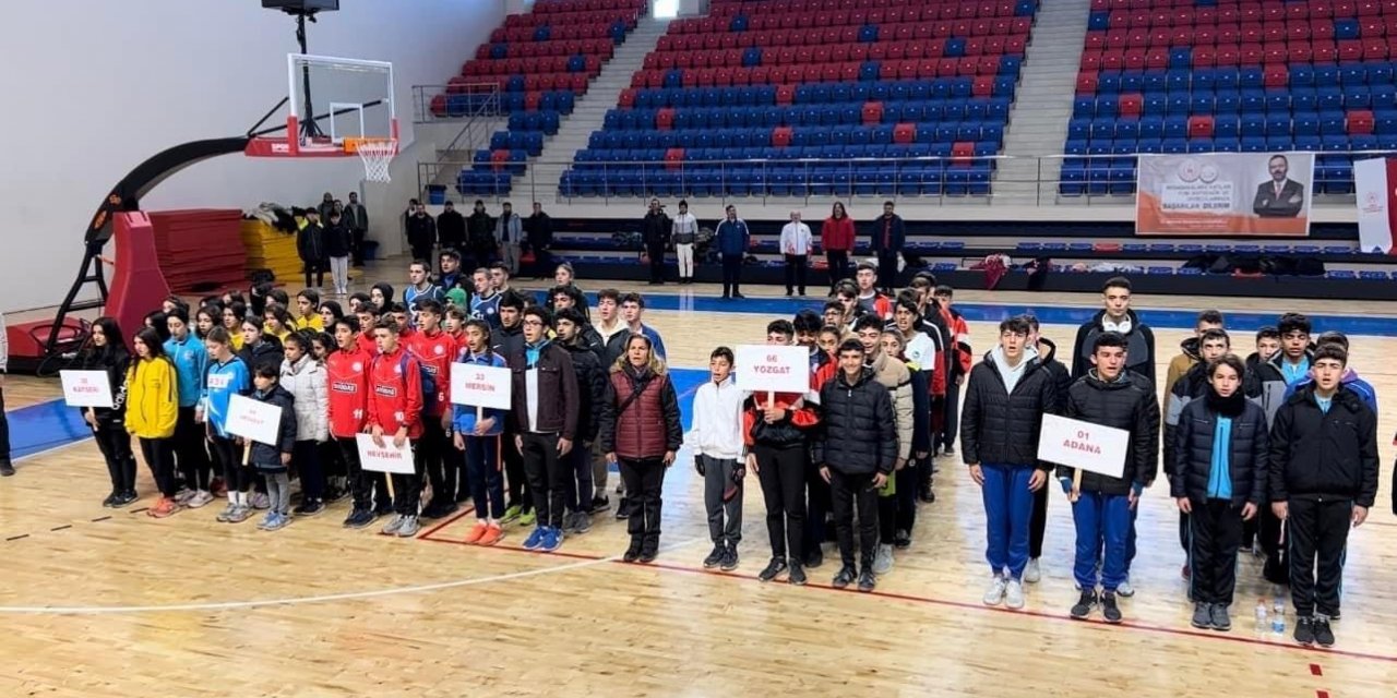Niğde’de atletizmde 12 ilden 400 sporcu yarışacak
