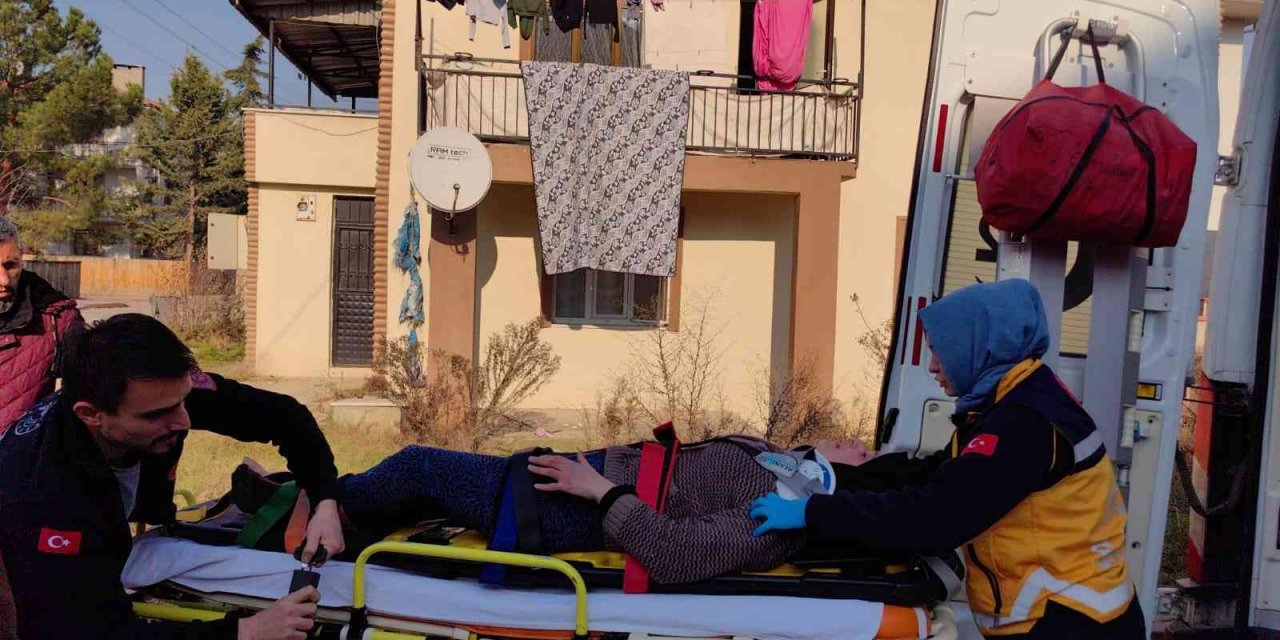 Evinde bıçaklı hırsızı gören kadın çocuğu ile balkondan atladı