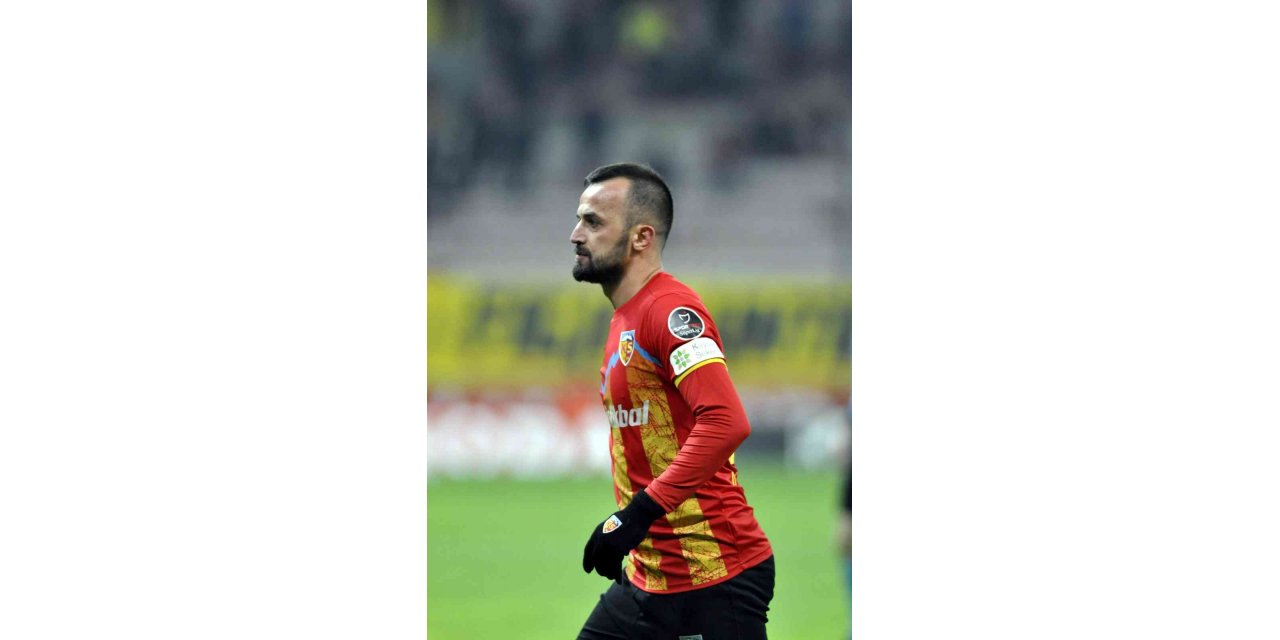 İlhan Parlak ilk golünü attı