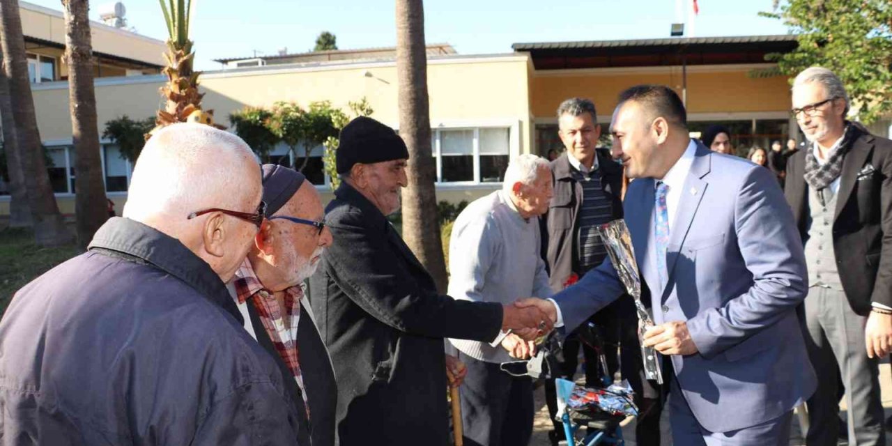Başkan Yılmaz, huzurevi sakinlerinin yeni yılını kutladı