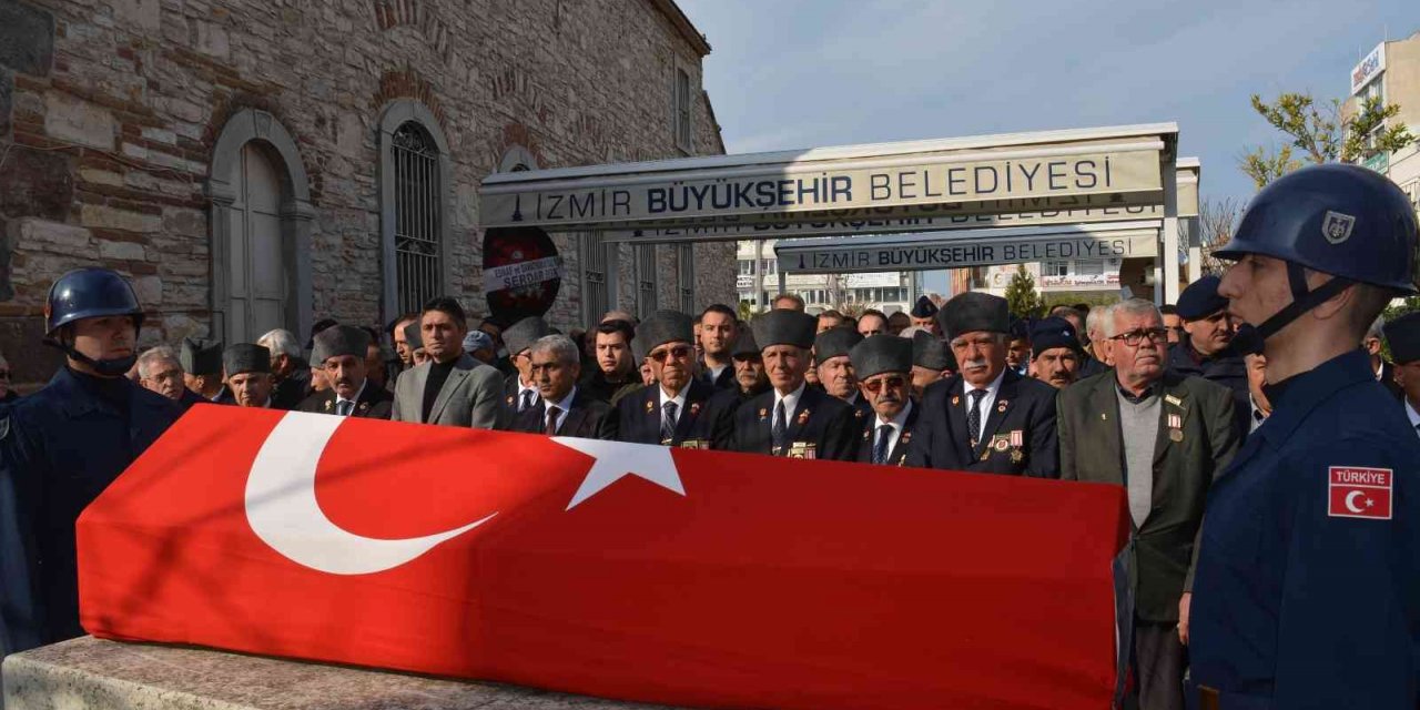 İzmir’de yaşamını yitiren Kore gazisi toprağa verildi