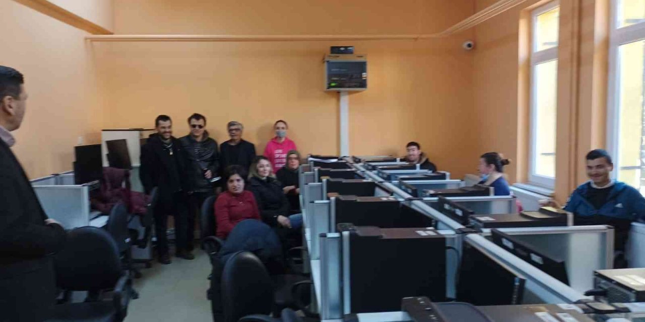 Engellilere bilgisayar kursu