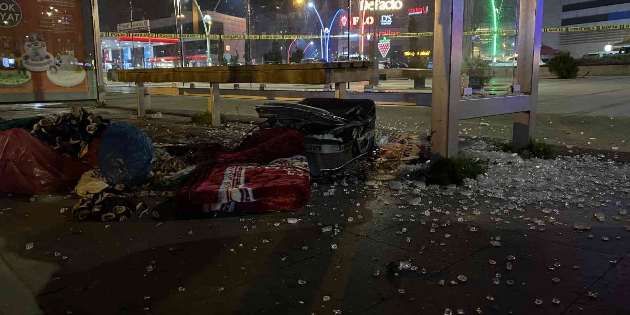 Diyarbakır’da otobüs durağında şüpheli valiz fünye ile patlatıldı
