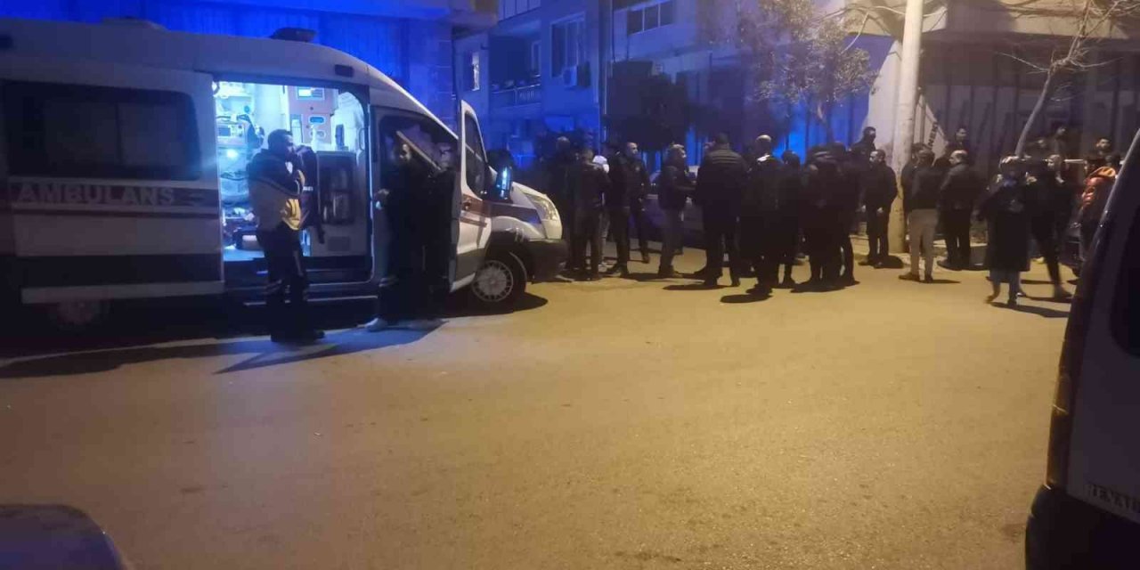 İzmir’de sır ölüm: 18 yaşındaki genç sokak ortasında ölü bulundu