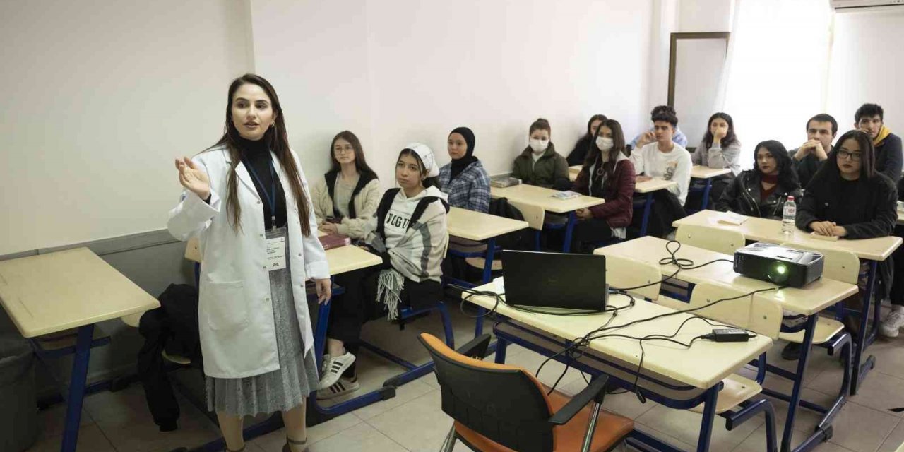 Mersin’de üniversite adaylarına ’hızlı okuma teknikleri’ eğitimi veriliyor