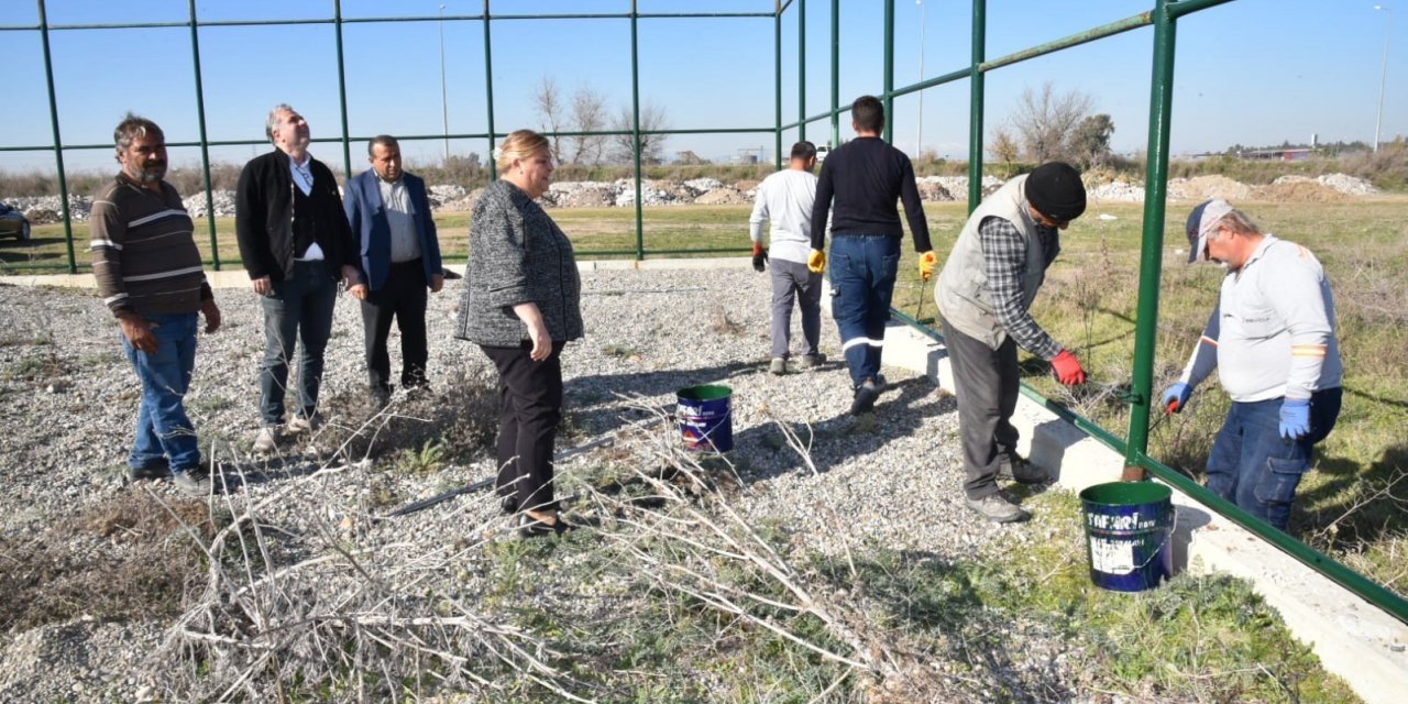 Başkan Erdem’den Büyükmangıt’a 2 halı saha