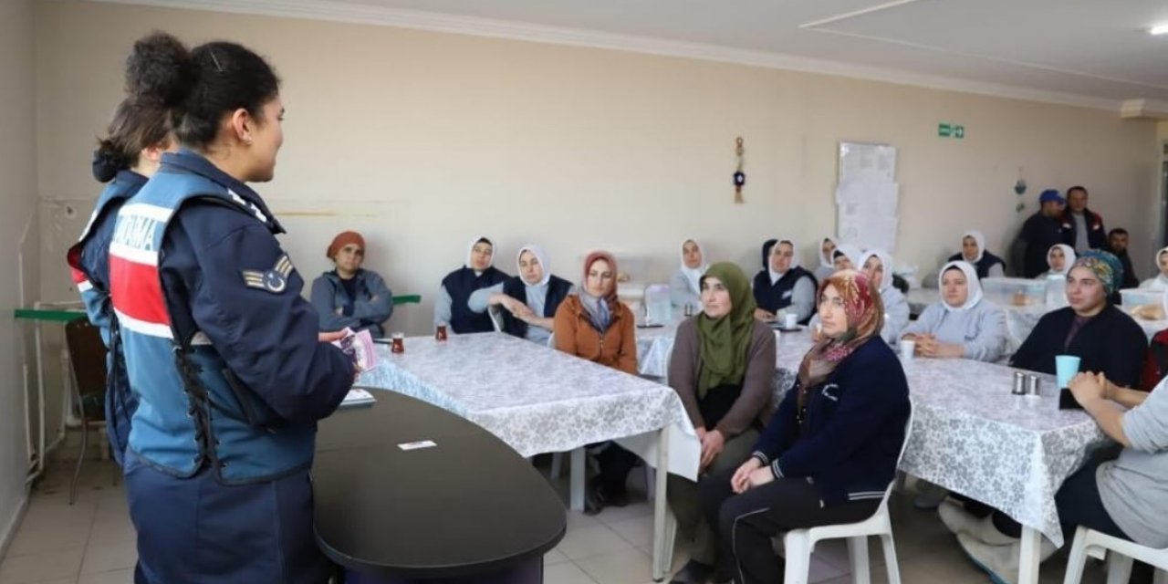 Jandarmadan vatandaşlara KADES eğitimi