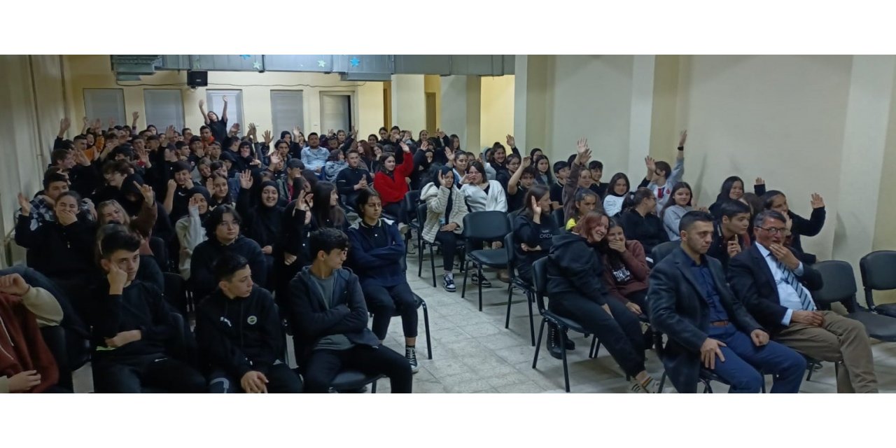 Sağlık Müdürlüğünden gençlere ergenlik eğitimi