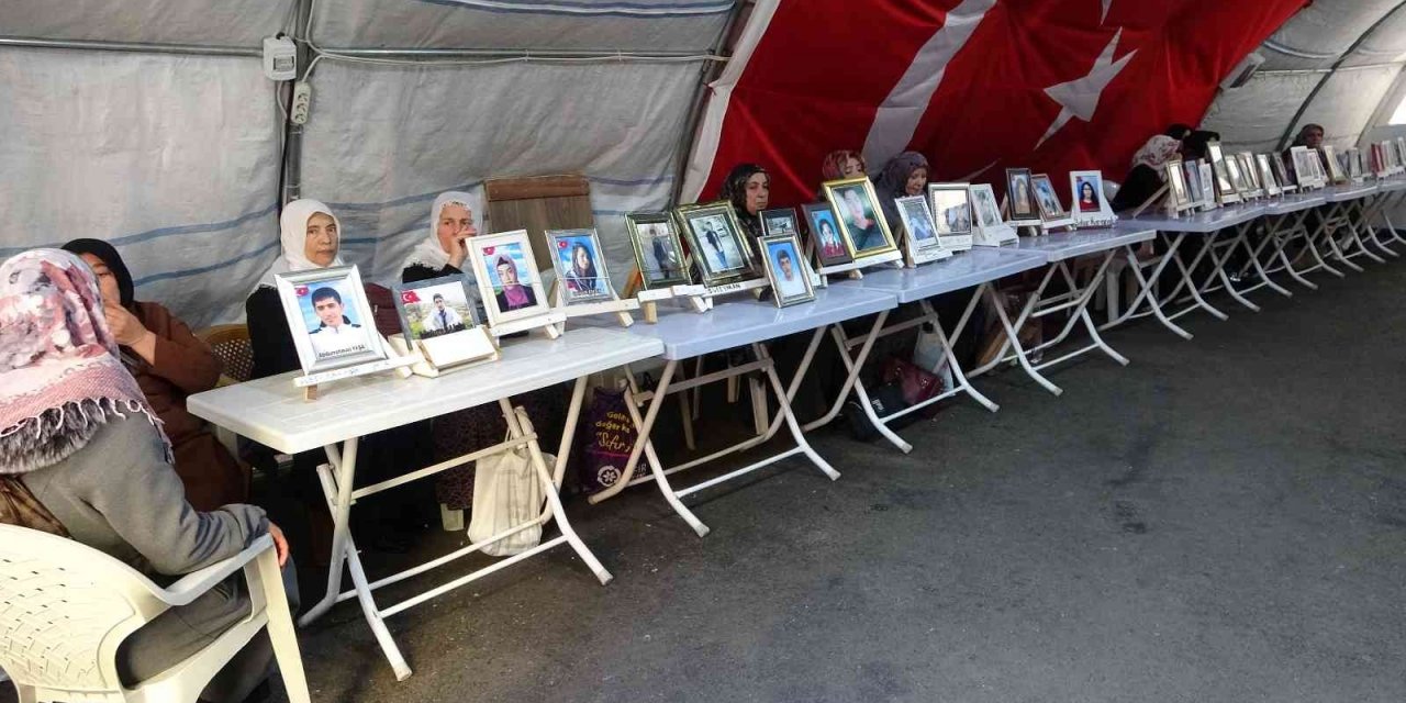 Terör mağduru aileler, bin 222 gündür evlatlarını HDP’den istiyor