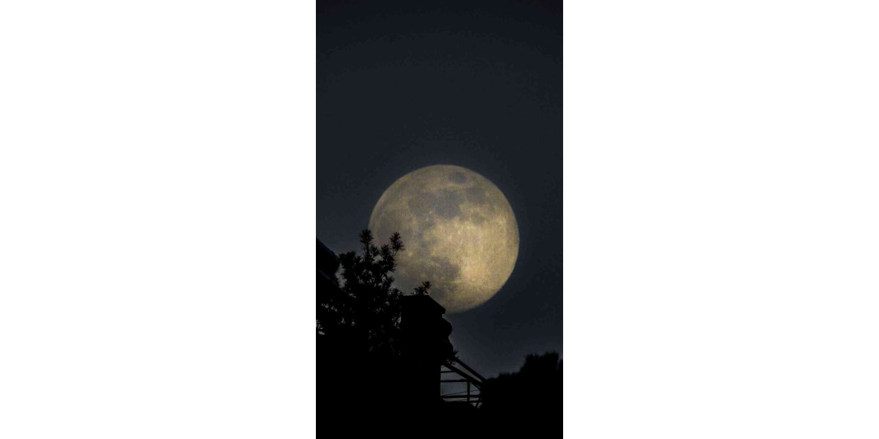 Muğla’da kartpostallık dolunay manzarası