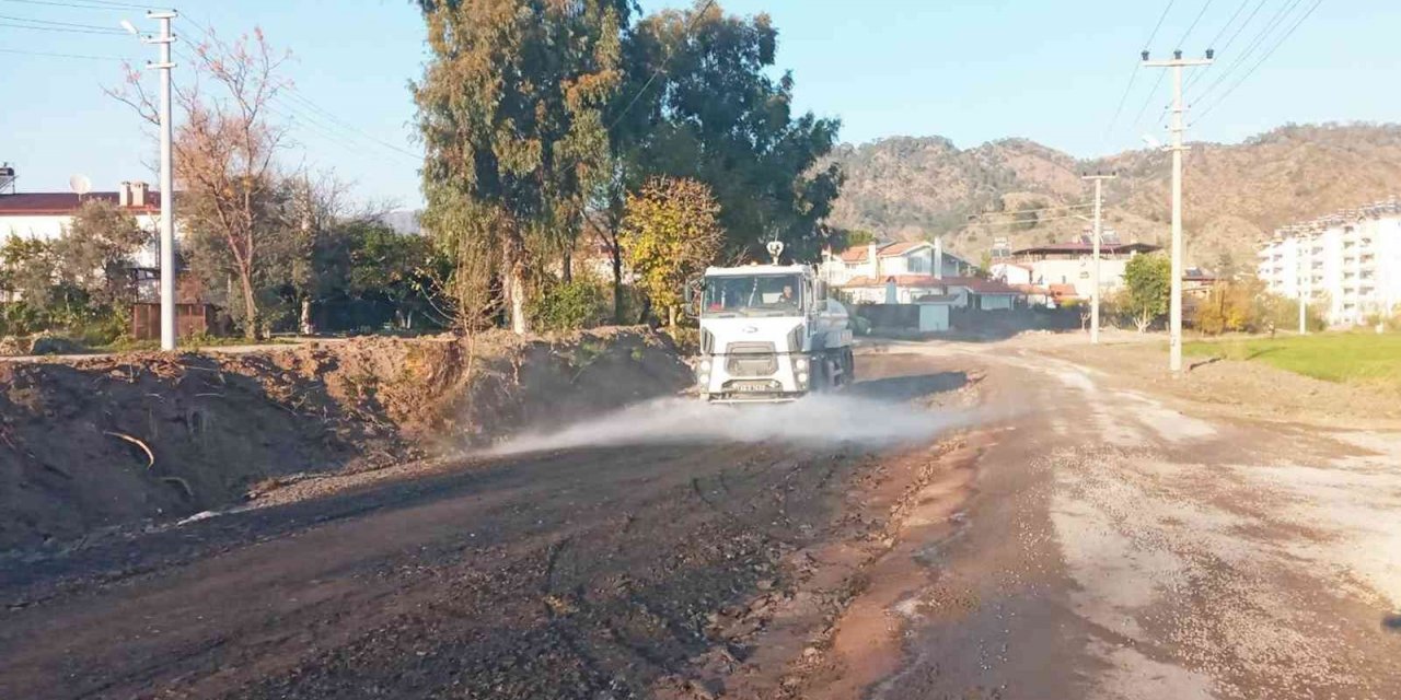 Ortaca’da yol bakım çalışmaları devam ediyor
