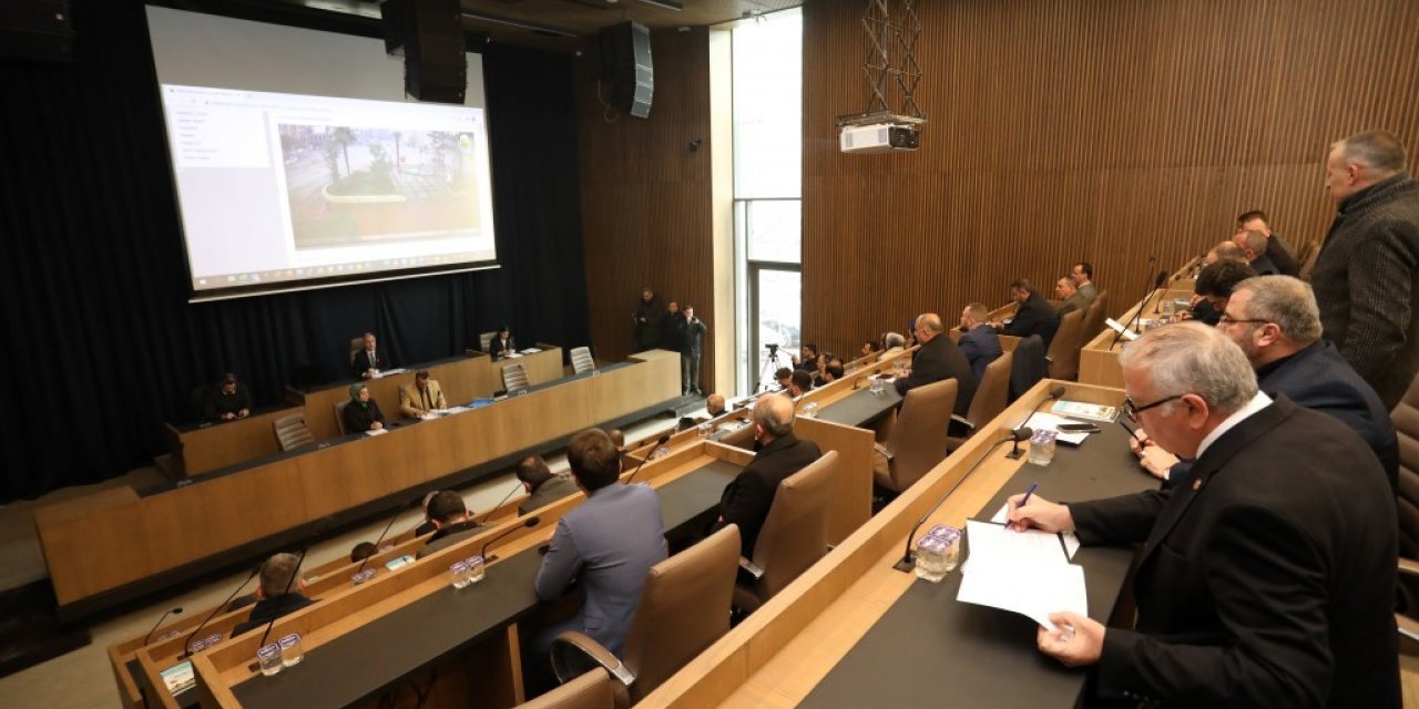 İnegöl’de yeni yılın ilk meclisi yeni binada yapıldı