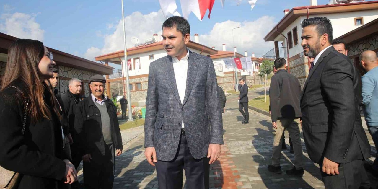 Bakan Kurum: "Orta gelirli vatandaşlarımız 4 bin 400 TL’den başlayan taksitle ev sahibi olabilecek"