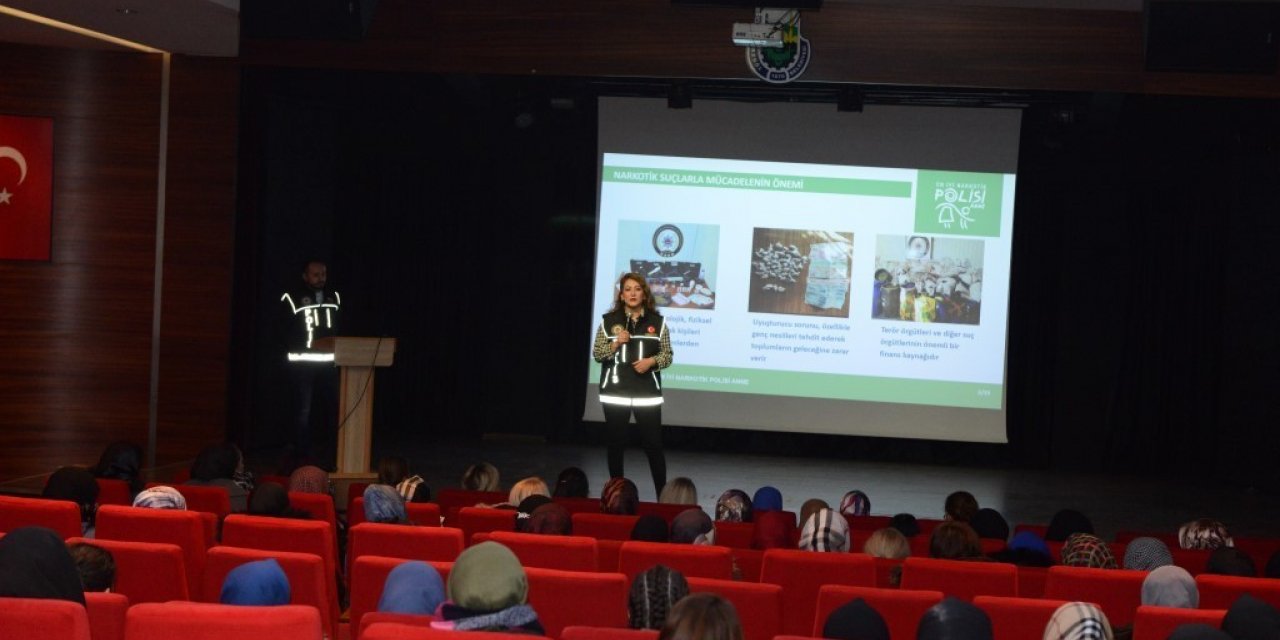İNESMEK kursiyerlerine “En İyi Narkotik Polisi Anne” projesi anlatıldı
