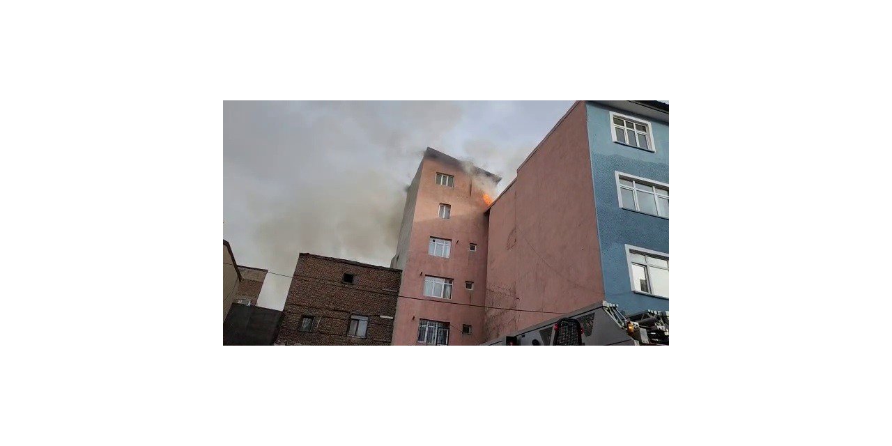 Erzurum’da korkutan çatı yangını