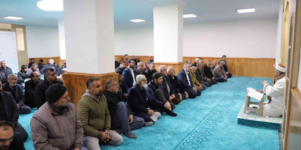 Kahta’da 100. Yıl cami ibadete açıldı