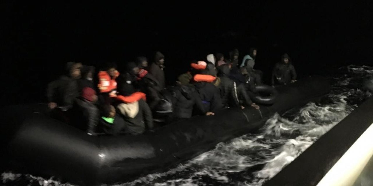 Yunanistan’ın ölüme ittiği 64 düzensiz göçmen kurtarıldı