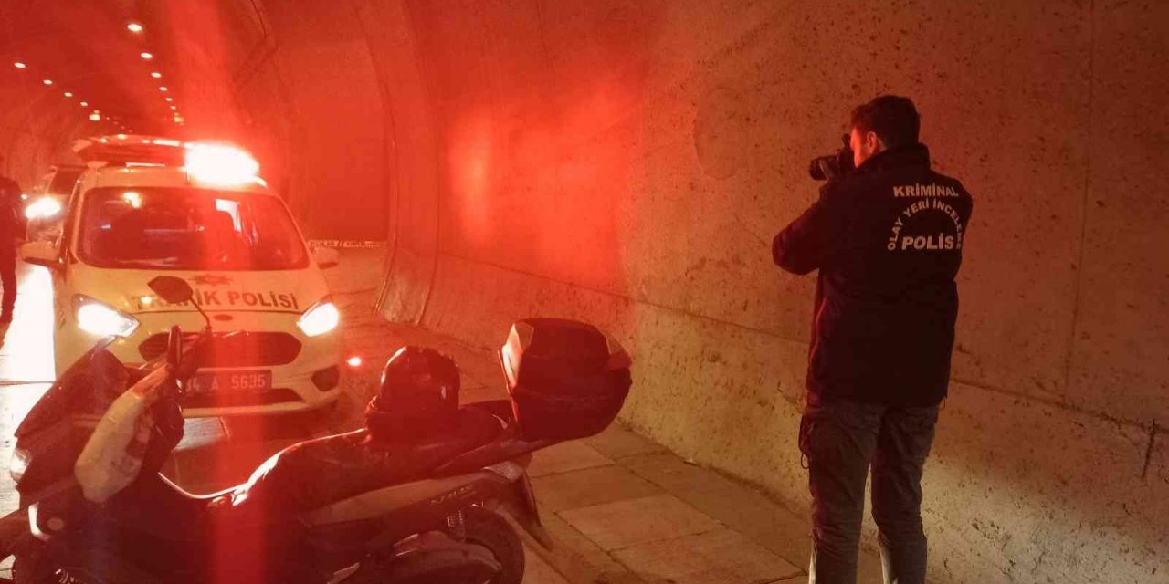 Beyoğlu’nda tünel içinde motosikletin kontrolünü kaybederek duvara çarpan sürücü hayatını kaybetti