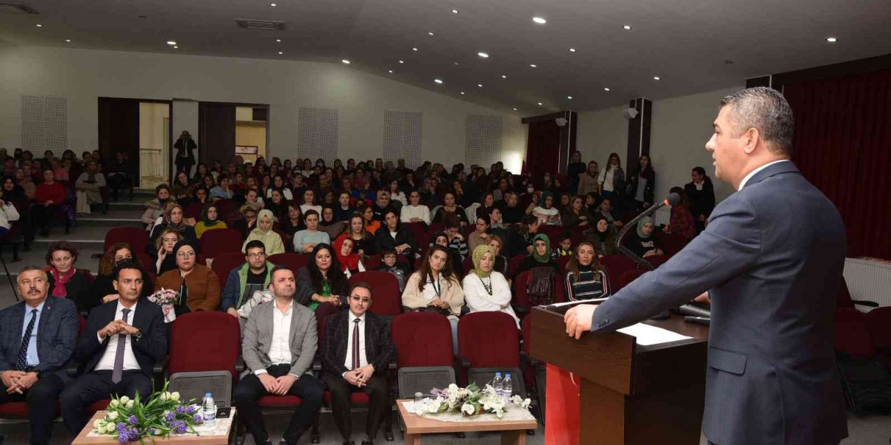 Okulöncesi eğitim ve  aile ilişkileri seminerde ele alındı