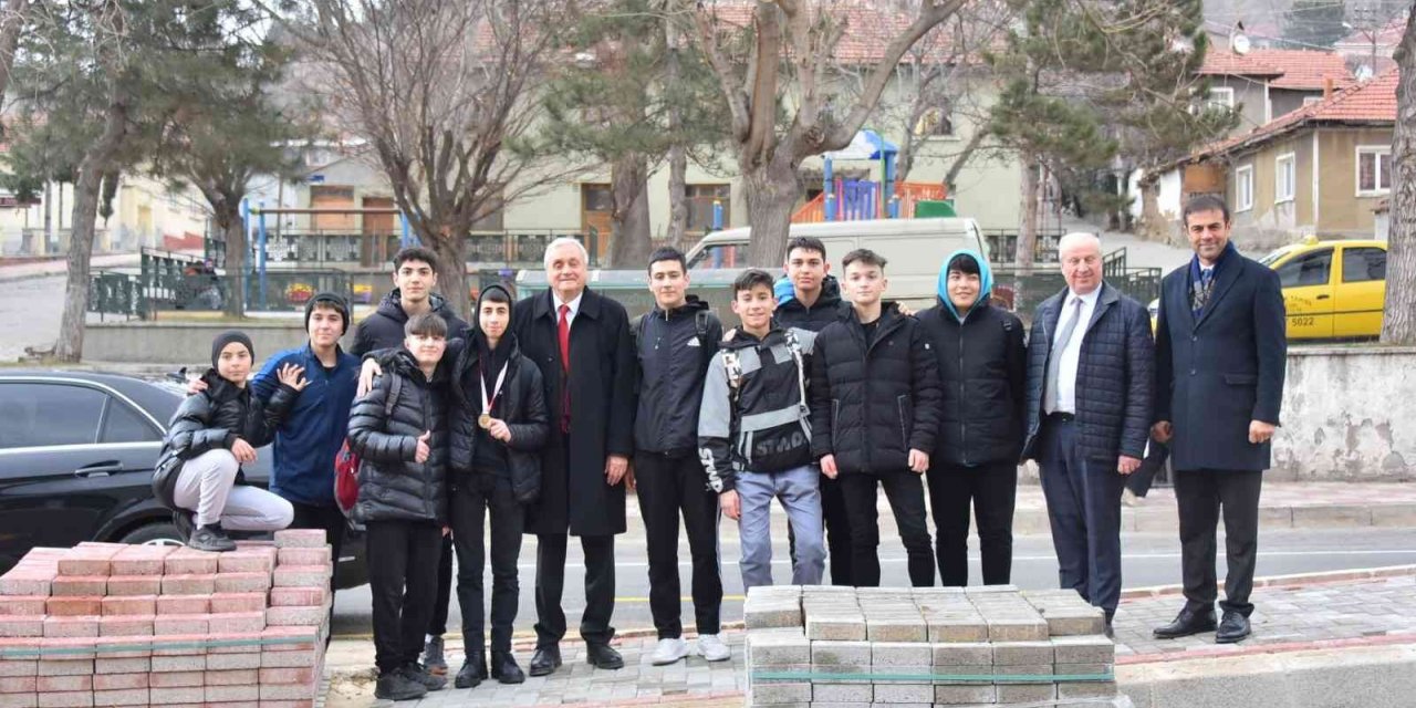 Başkan Bakkalcıoğlu gençlerle buluştu