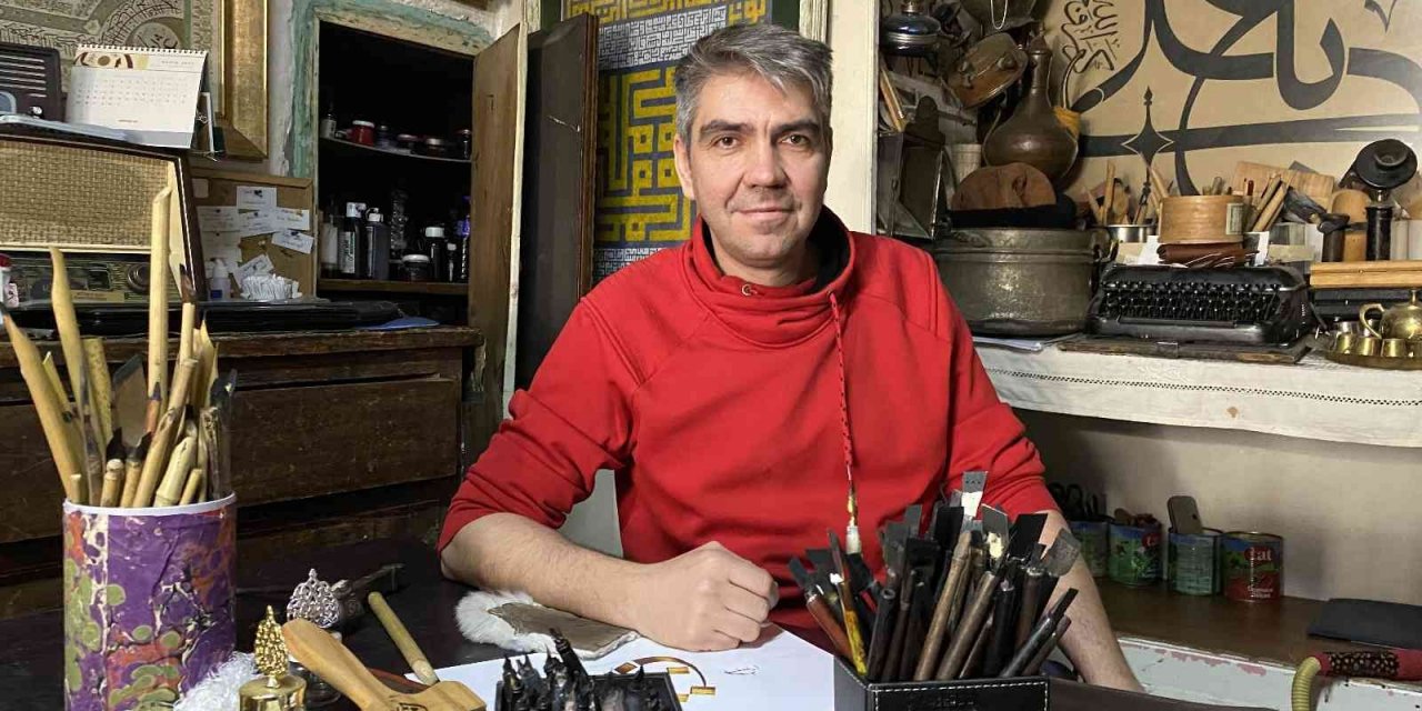 Eskişehirli hattat Emre Özdemir tarihi yüzyıllara dayanan sanatını anlattı