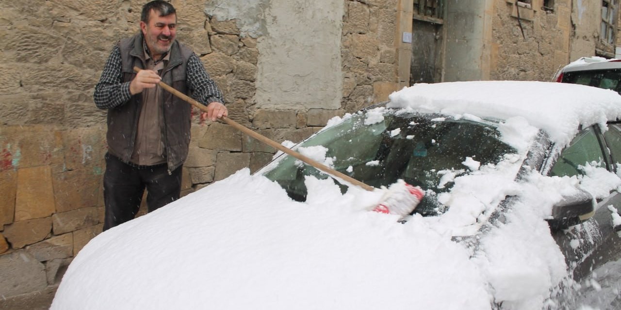 Bayburt güne beyaz örtüyle uyandı