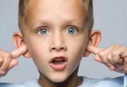 Kepçe kulak sorunu ameliyatla tedavi ediliyor