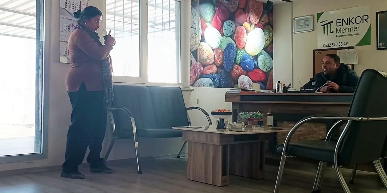 Sahipsiz araziye inşa ettiği binaları kiralayan yaşlı kadın gidip pişkince para istedi