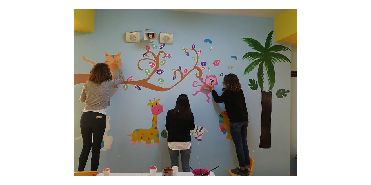 Öğretmenler okulları için iş başında