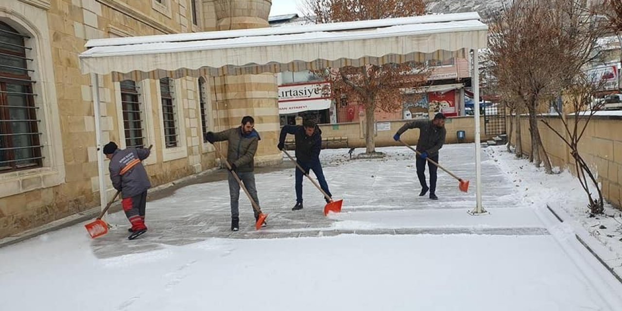 Bayburt’ta karla mücadele çalışması