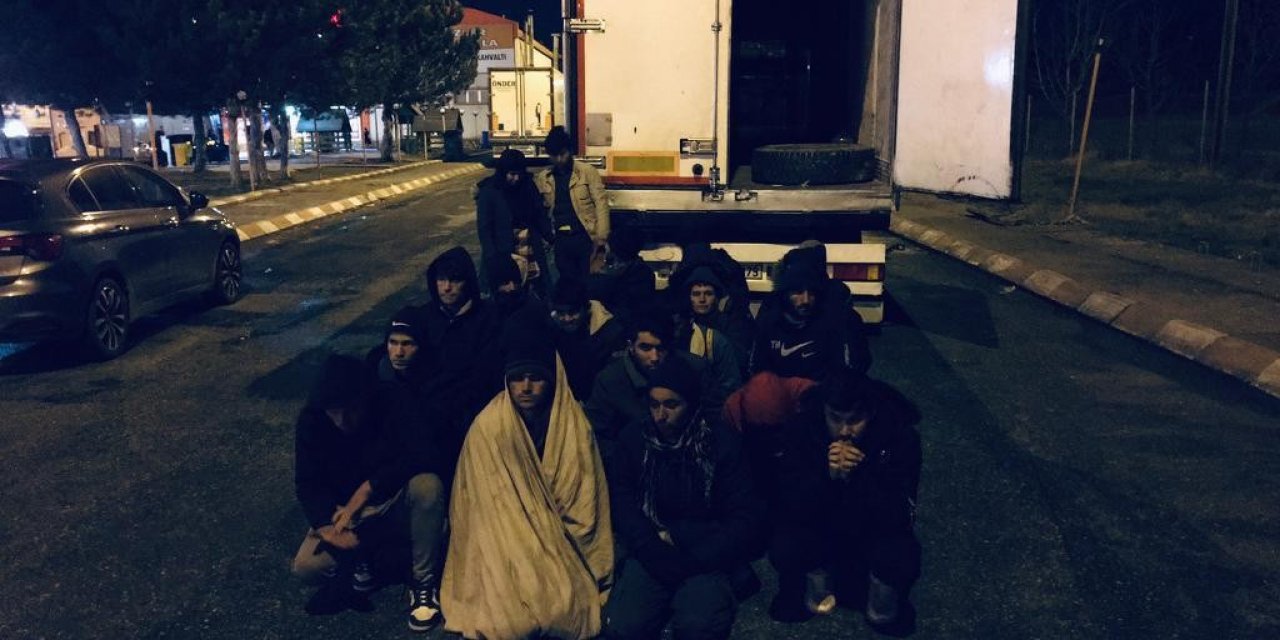 Dorsenin gizli bölmesinde saklanan 24 göçmen yakalandı