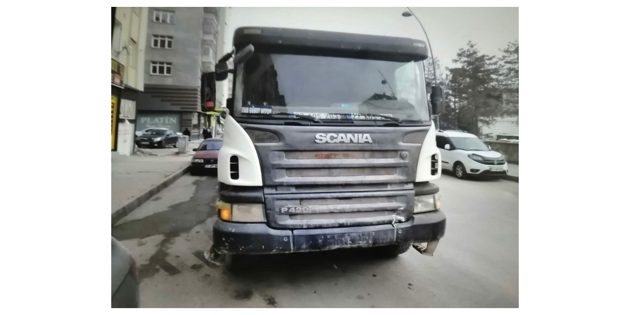 Elazığ’da beton mikserinin çarptığı yaya yaralandı