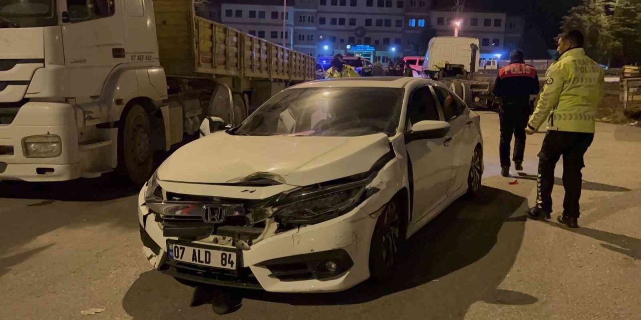 ’Dur’ İhtarına uymayan alkollü sürücüsü polise çarpıp kaçtı