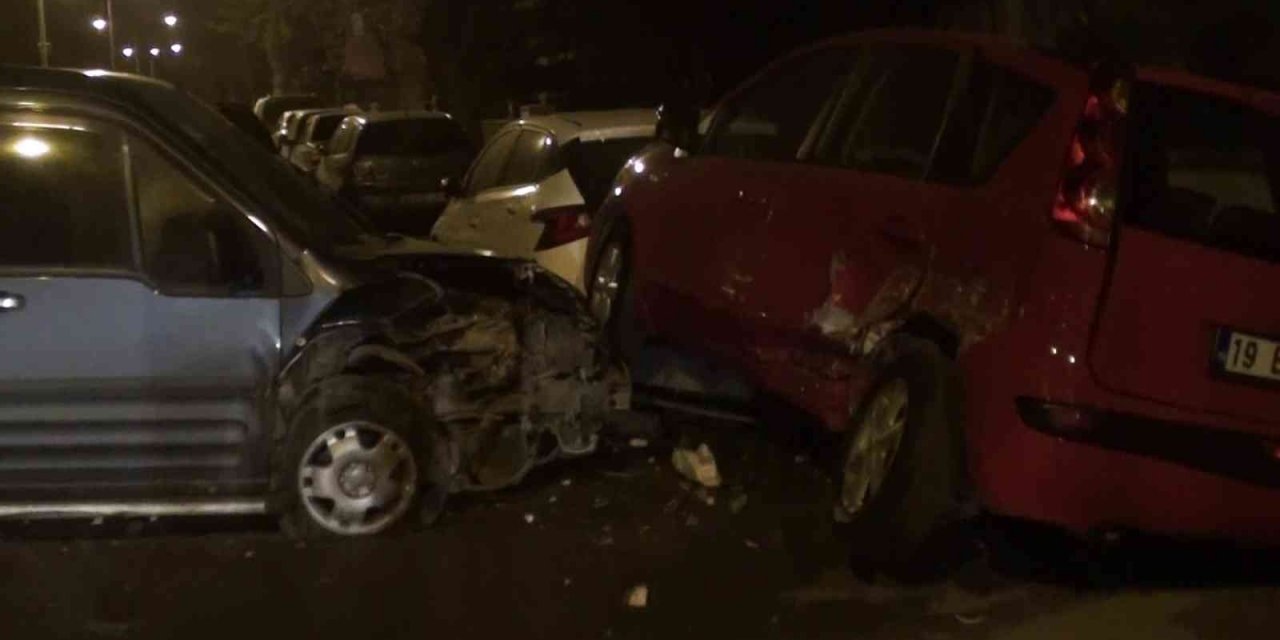 Kaza yapan otomobil park halindeki araçlara çarptı: 1 yaralı