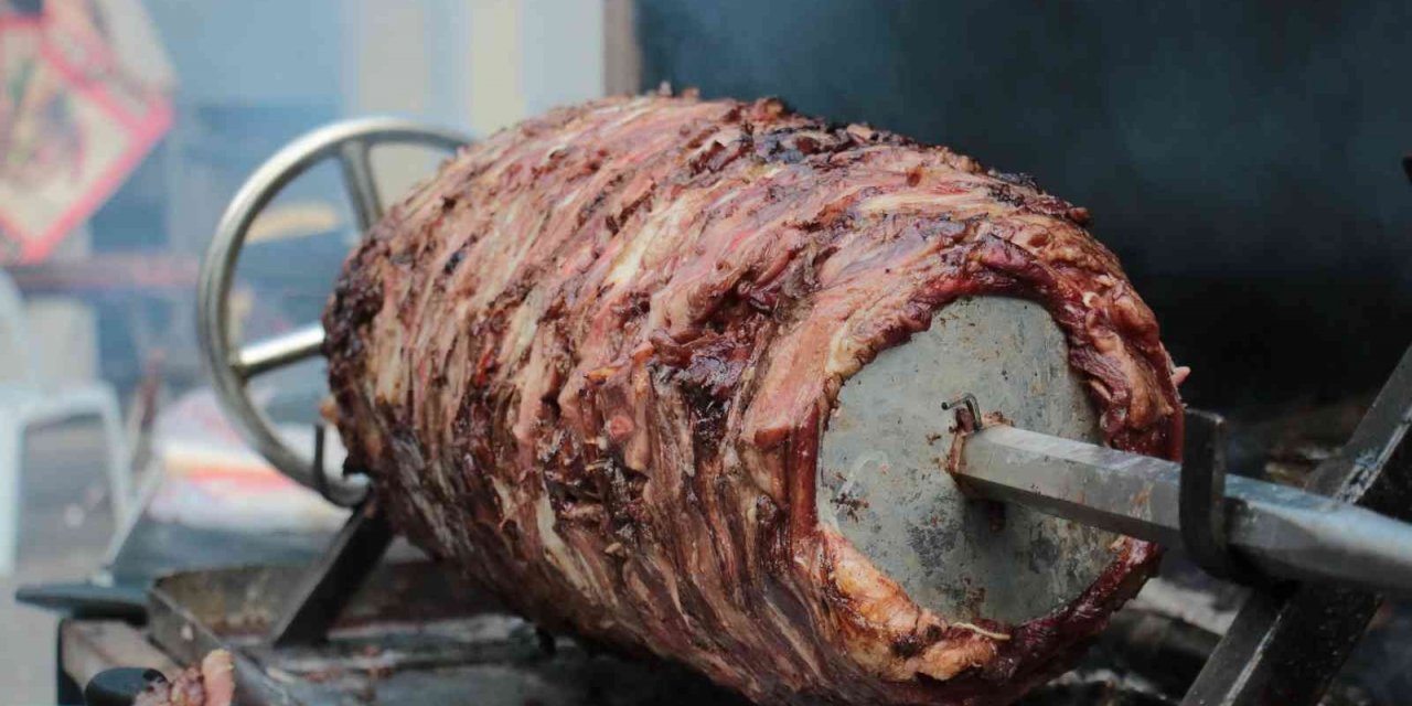 Erzurumlular memleket havası solumak için 2. Erzurum Cağ Kebabı Festivali’ne akın etti