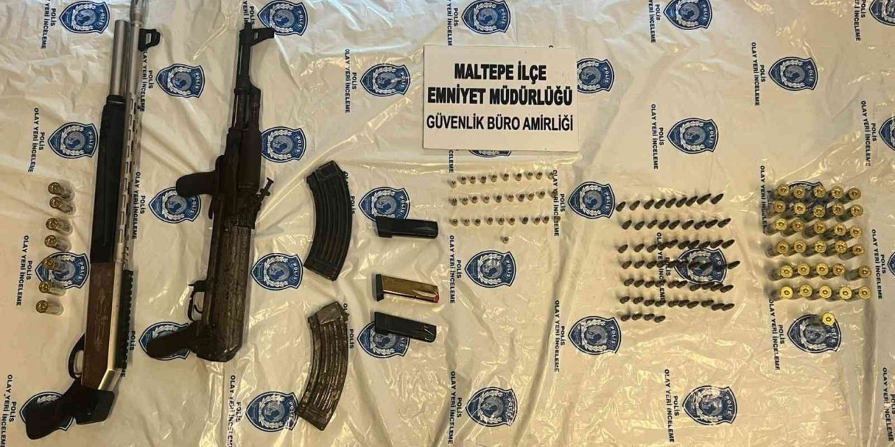 Maltepe’de ruhsatsız işletilen kafeden kaçak silah çıktı