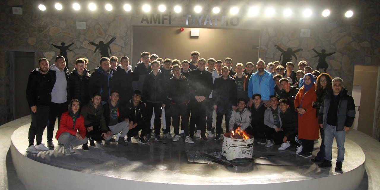 Kula Gençlik Kampı’nda ilk kamp ateşi yakıldı