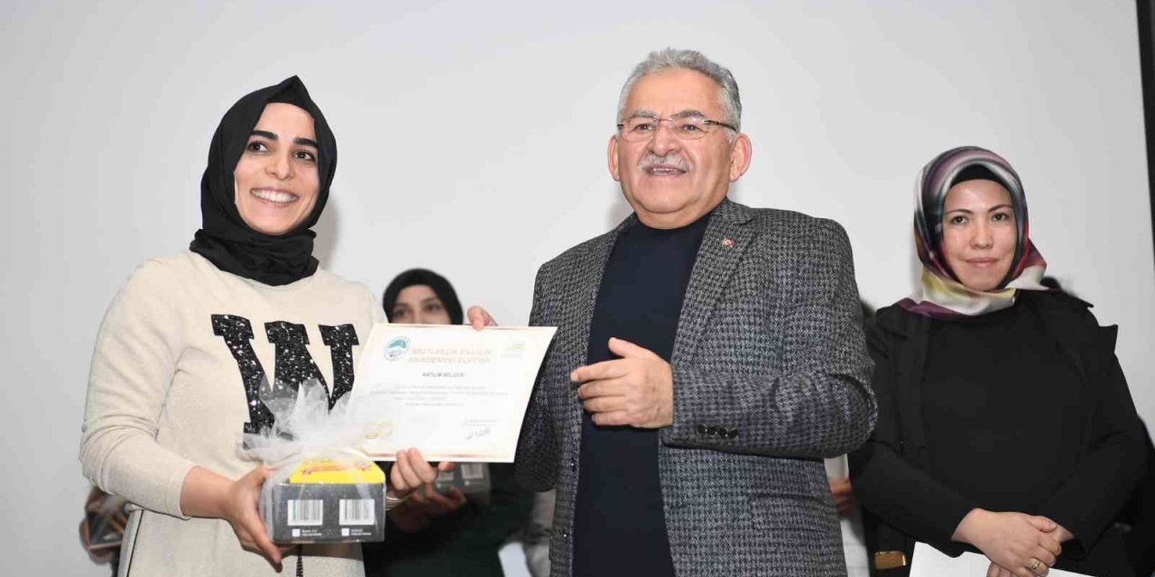 Başkan Büyükkılıç 7. Evlilik Akademisi Sertifika Töreni’ne katıldı