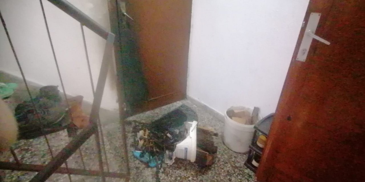 Yaşlı kadının evinin odun ve çıra dolu kovayla yakılmaya çalışıldığı iddiası