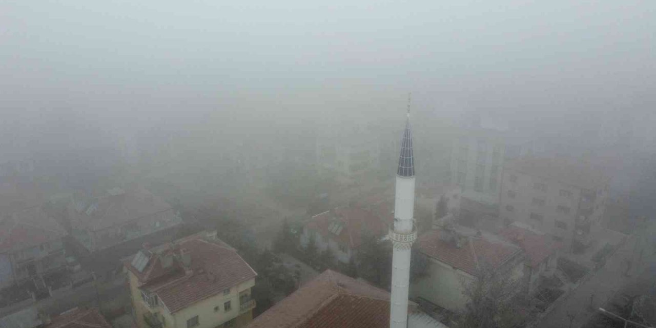 Afyonkarahisar’da sis etkili oldu