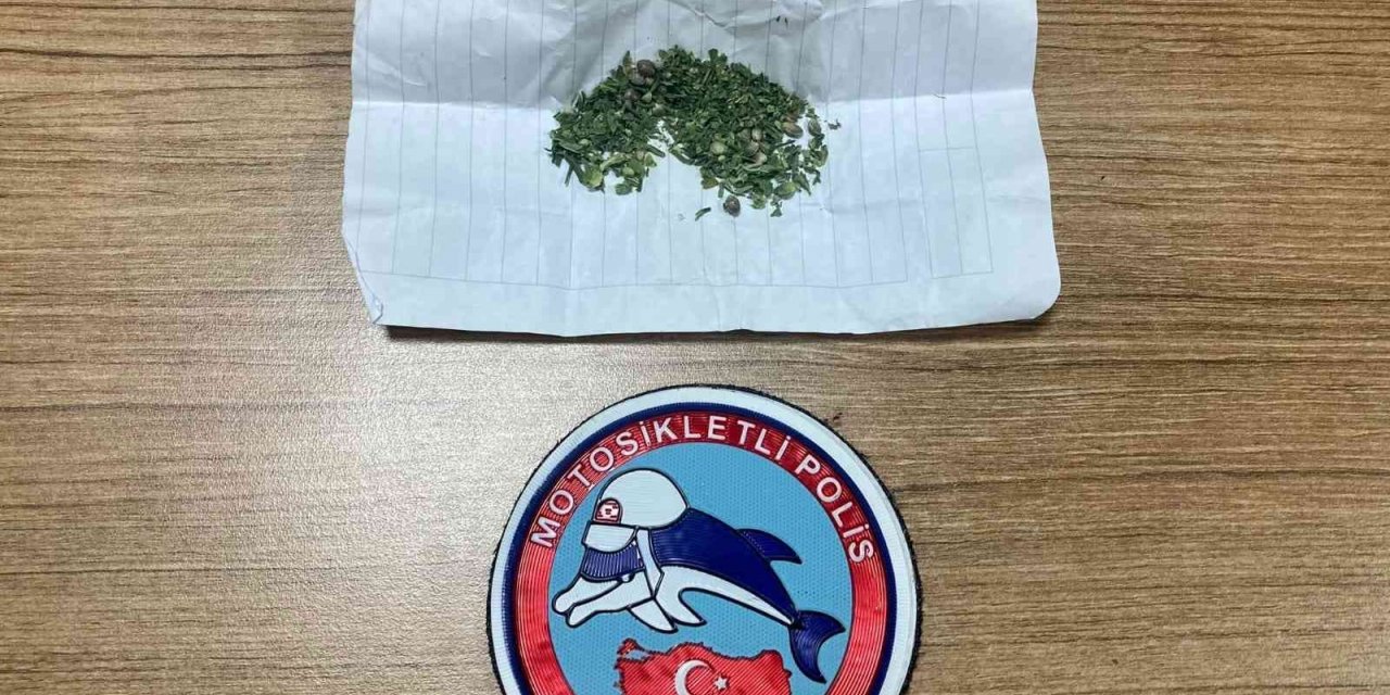 Ruhsatsız silah ve uyuşturucu ele geçirildi