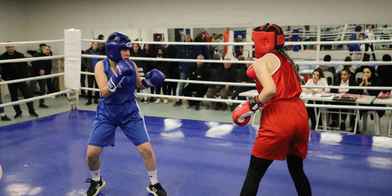 Malatya’da büyük kadınlar boks il şampiyonası yapıldı