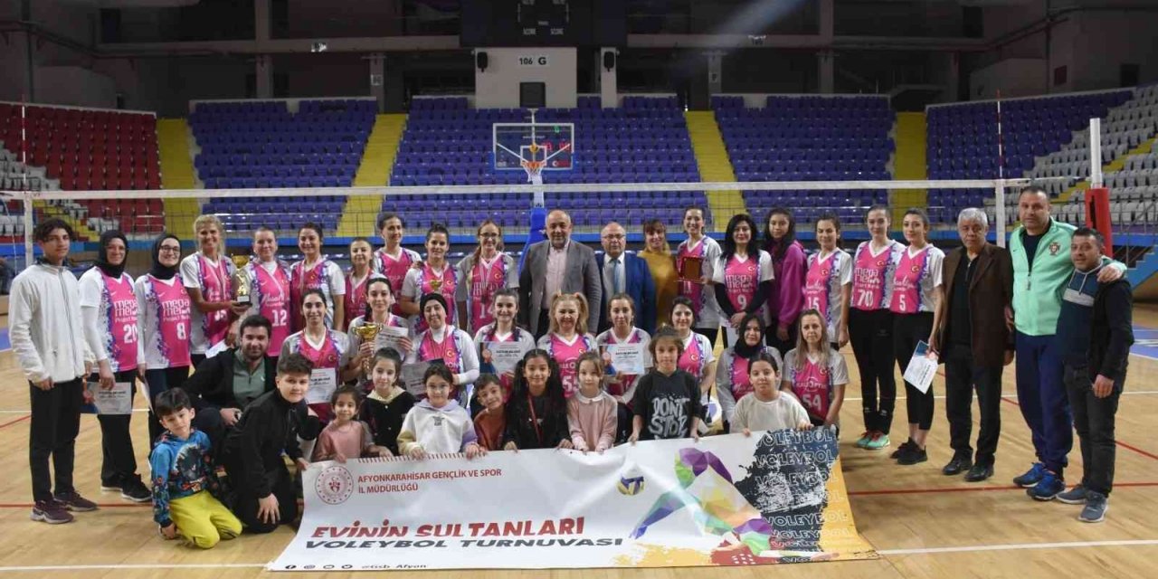 Voleybol turnuvasının şampiyonu Rüya Takımı