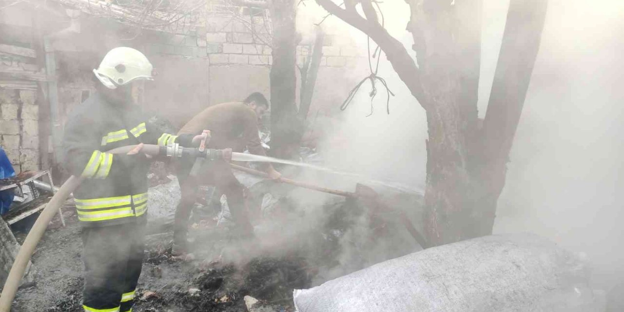 Yoğun duman ekipleri alarma geçirdi