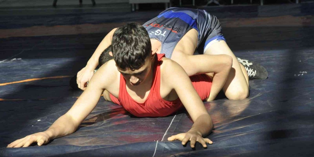 Fethiye’de Serbest Güreş 1. Akdeniz Kupası nefesleri kesti