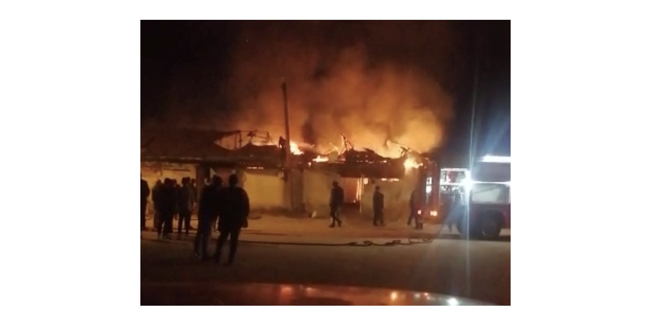 Alaşehir’de ahşap evde çıkan yangın korkuttu