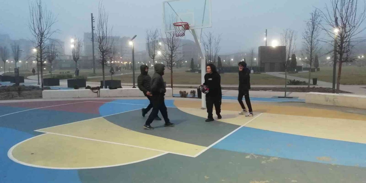 Soğuk havaya rağmen spor yapmaya devam ettiler