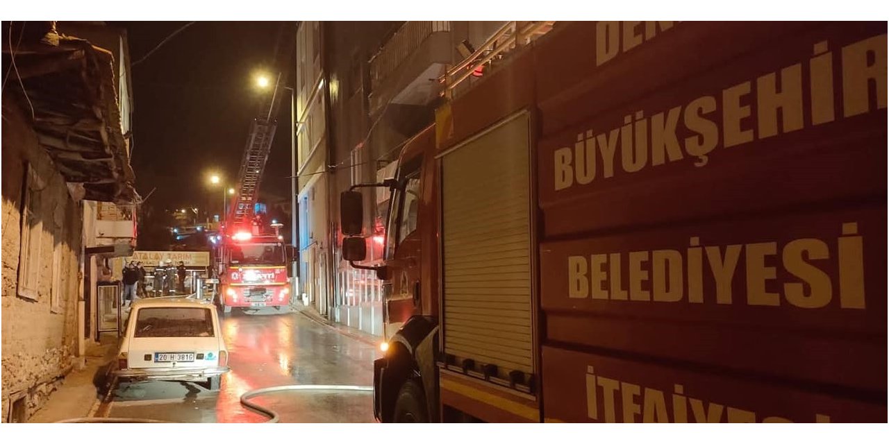 Alevlere teslim olan çatı korku dolu anlar yaşattı